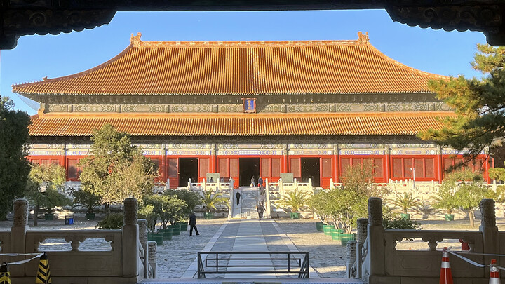 A courtyard and hall at Chang Tomb
