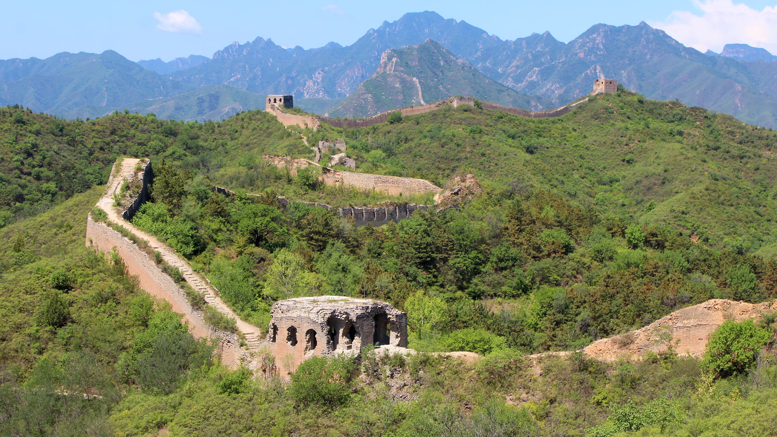 The middle section of Gubeikou’s Panlongshan Great Wall